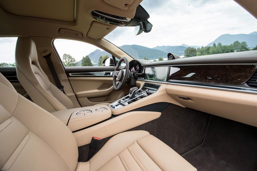 Интерьер Porsche Panamera 4S 2016 года  (фото 3 из 65)